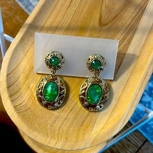 Princess core emerald filigree earrings